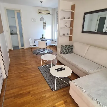 Belville Delta Apartment, Free Parking Apartment